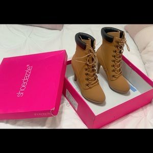 SHOE DAZZLE - Brand New Size 8 Camel Boots
